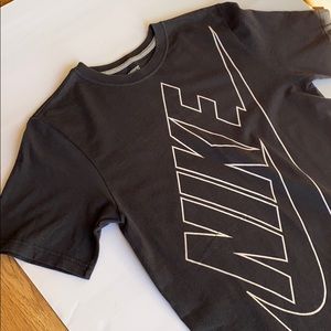 BLACK NIKE SHIRT MENS NIKE SWOOSH SPORTS WEAR